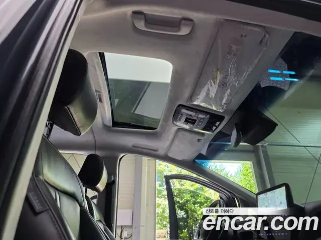 Hyundai Staria 2024 — Photo 5/20
