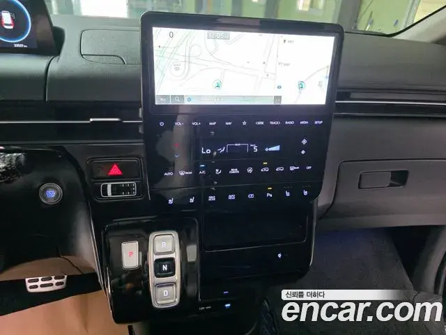 Hyundai Staria 2024 — Photo 19/20