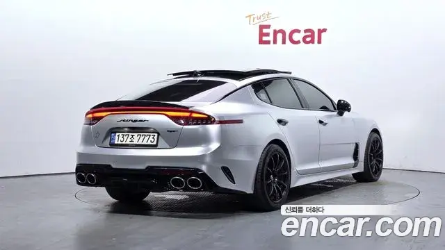 Kia Stinger 2021 — Фото 1/20
