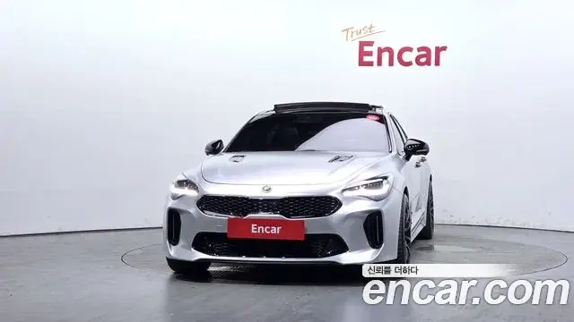 Kia Stinger 2021 — Фото 2/20