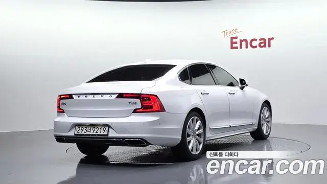 Volvo S90 2019 — Photo 1/20
