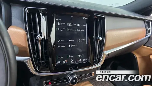 Volvo S90 2019 — Photo 18/20