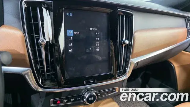 Volvo S90 2019 — Photo 8/20