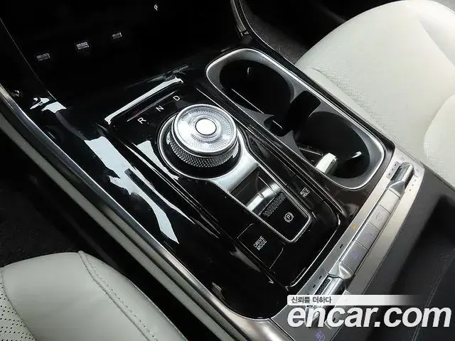 Kia Carnival 2022 — Фото 8/20