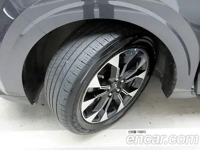 Kia Carnival 2022 — Фото 19/20