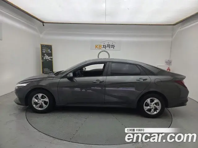 Hyundai The New Avante Hybrid 2021 — Photo 8/18