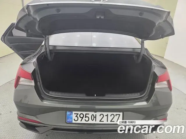 Hyundai The New Avante Hybrid 2021 — Photo 13/18