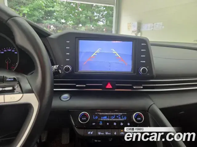 Hyundai The New Avante Hybrid 2021 — Photo 10/18