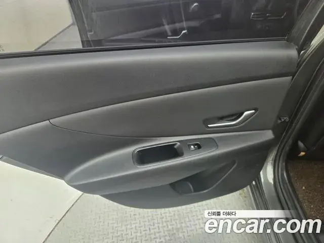 Hyundai The New Avante Hybrid 2021 — Photo 15/18