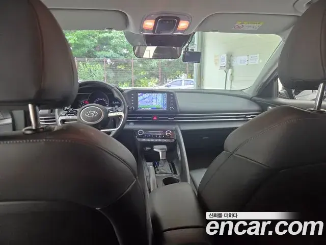 Hyundai The New Avante Hybrid 2021 — Photo 2/18