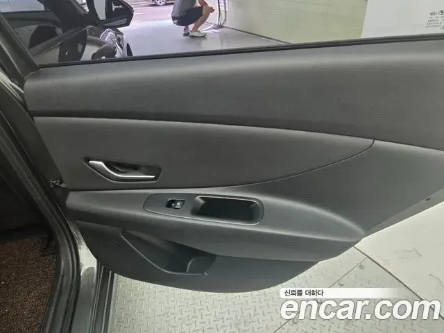 Hyundai The New Avante Hybrid 2021 — Photo 6/18