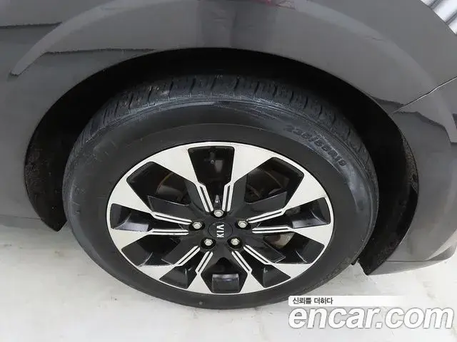 Kia Carnival 2021 — Фото 19/20
