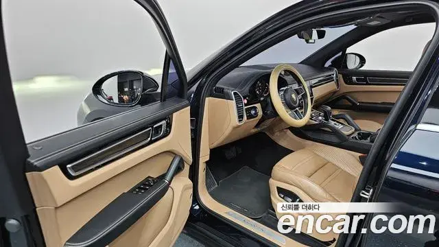 Porsche Cayenne 2019 — Фото 10/20
