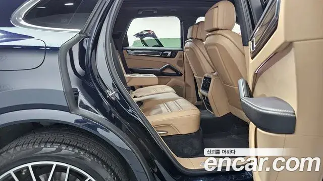Porsche Cayenne 2019 — Фото 11/20