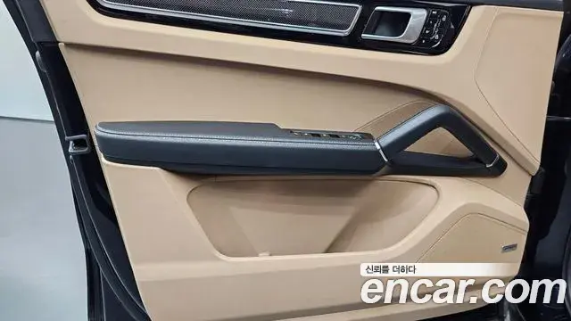 Porsche Cayenne 2019 — Фото 18/20
