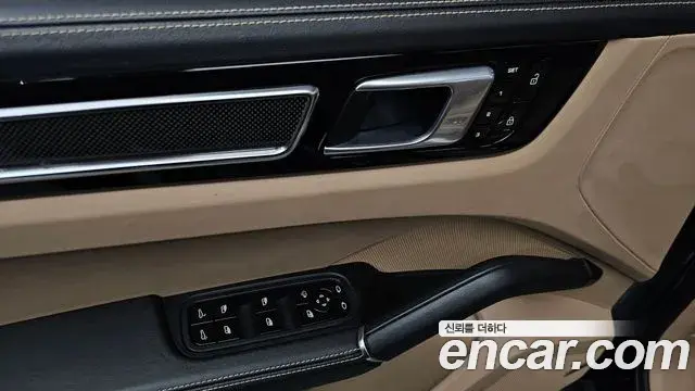 Porsche Cayenne 2019 — Photo 27/33