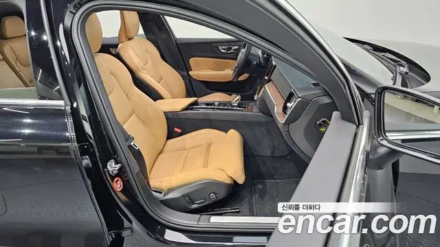 Volvo S60 2022 — Фото 9/20