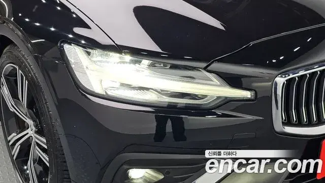 Volvo S60 2022 — Photo 25/33