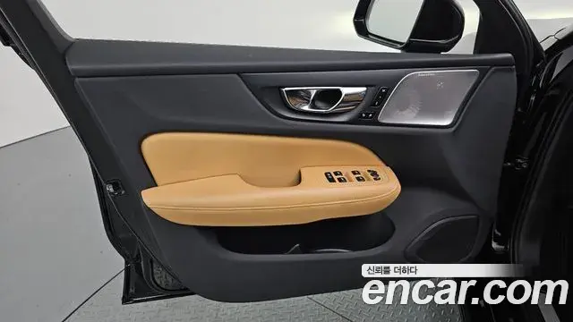 Volvo S60 2022 — Photo 15/33