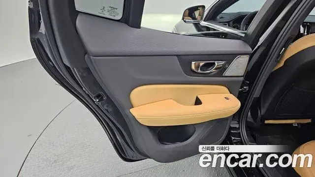 Volvo S60 2022 — Photo 14/33