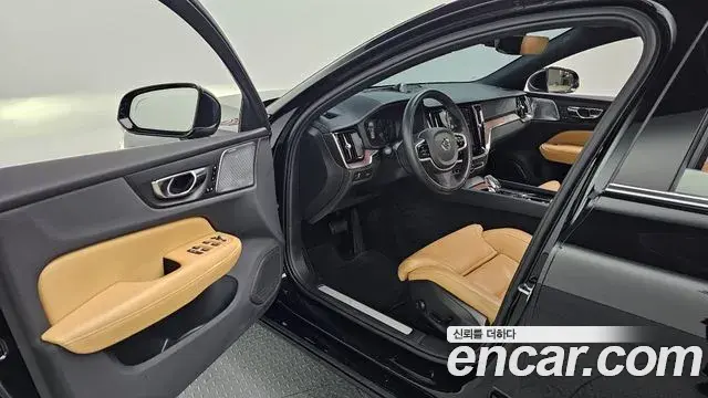Volvo S60 2022 — Photo 26/33