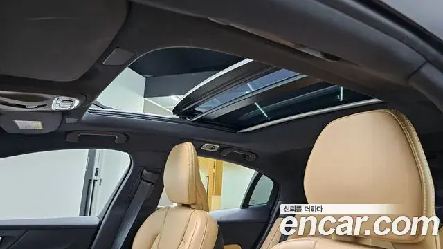 Volvo S60 2022 — Photo 17/33