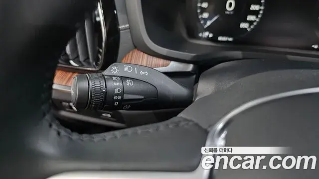 Volvo S60 2022 — Photo 30/33