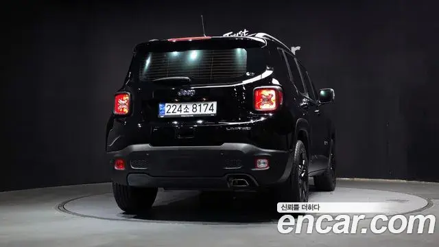 Jeep Renegade 2022 — ფოტო 27/32