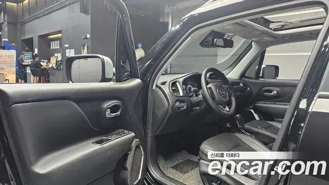 Jeep Renegade 2022 — ფოტო 1/32