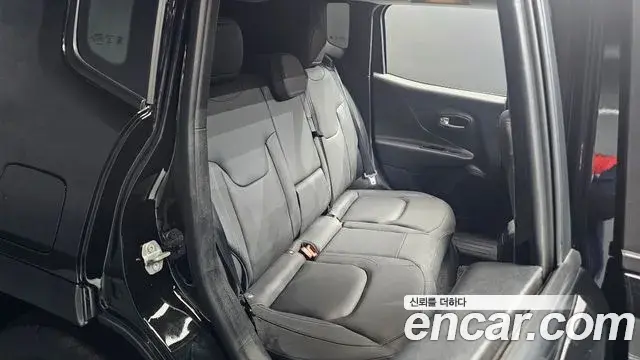 Jeep Renegade 2022 — ფოტო 22/32