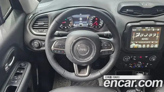 Jeep Renegade 2022 — ფოტო 21/32