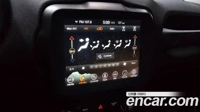 Jeep Renegade 2022 — ფოტო 16/32