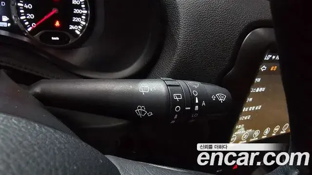 Jeep Renegade 2022 — ფოტო 13/32