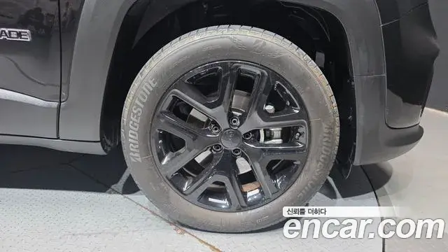 Jeep Renegade 2022 — ფოტო 11/32