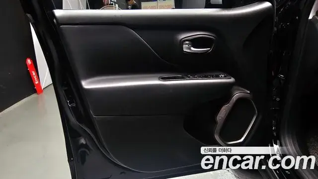 Jeep Renegade 2022 — ფოტო 4/32