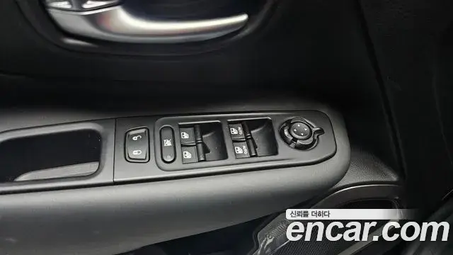 Jeep Renegade 2022 — ფოტო 26/32