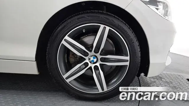 BMW 1 Series 2018 — ფოტო 1/31