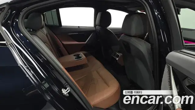 BMW 5 Series 2026 — Şəkil 24/34
