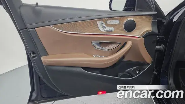Mercedes-Benz E-Class 2021 — ფოტო 22/32