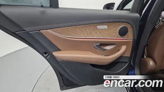 Mercedes-Benz E-Class 2021 — ფოტო 15/32