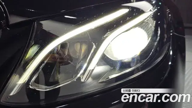 Mercedes-Benz E-Class 2018 — Photo 30/30