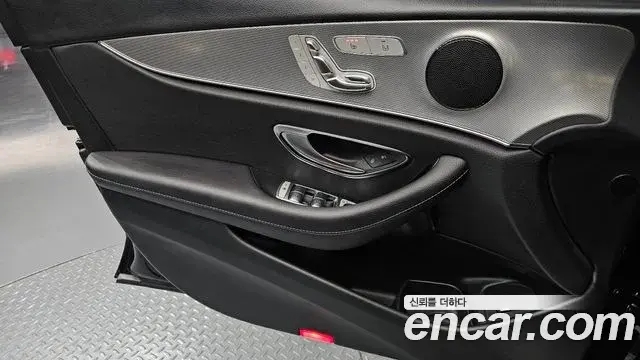 Mercedes-Benz E-Class 2018 — Photo 6/30