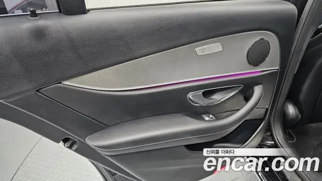 Mercedes-Benz E-Class 2018 — Photo 5/30