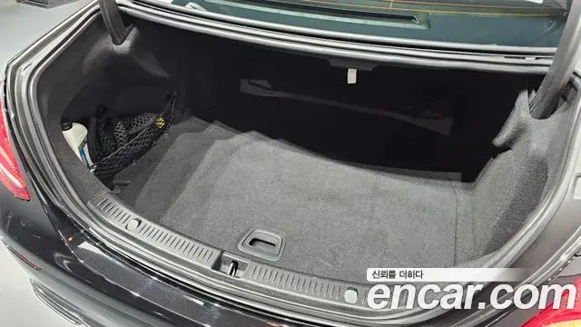Mercedes-Benz E-Class 2018 — Photo 9/30