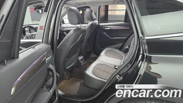 BMW X1 2021 — Photo 11/20