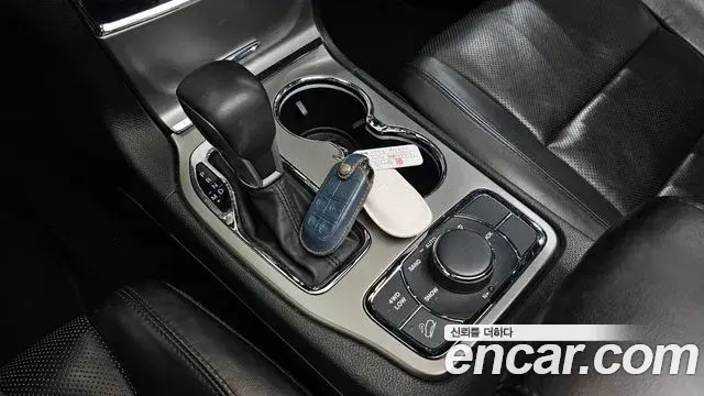 Jeep Grand Cherokee 2019 — ფოტო 20/35