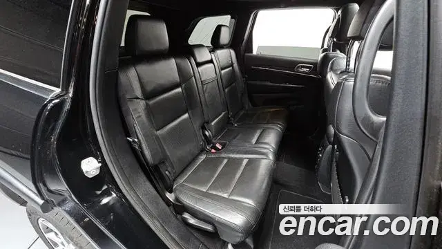 Jeep Grand Cherokee 2019 — ფოტო 22/35