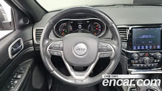 Jeep Grand Cherokee 2019 — ფოტო 15/35