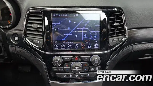 Jeep Grand Cherokee 2019 — ფოტო 23/35