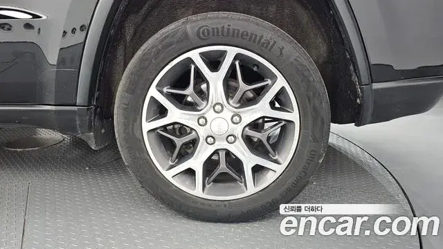 Jeep Grand Cherokee 2019 — ფოტო 12/35